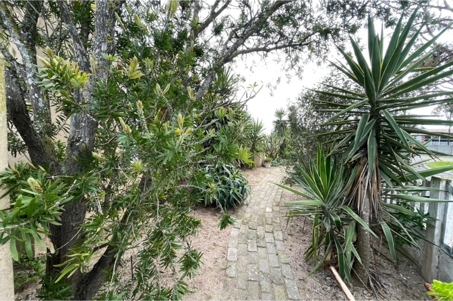 5 Bedroom Property for Sale in Stompneus Bay Western Cape